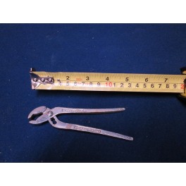 Car Tools-Small adjustable grip pliar 